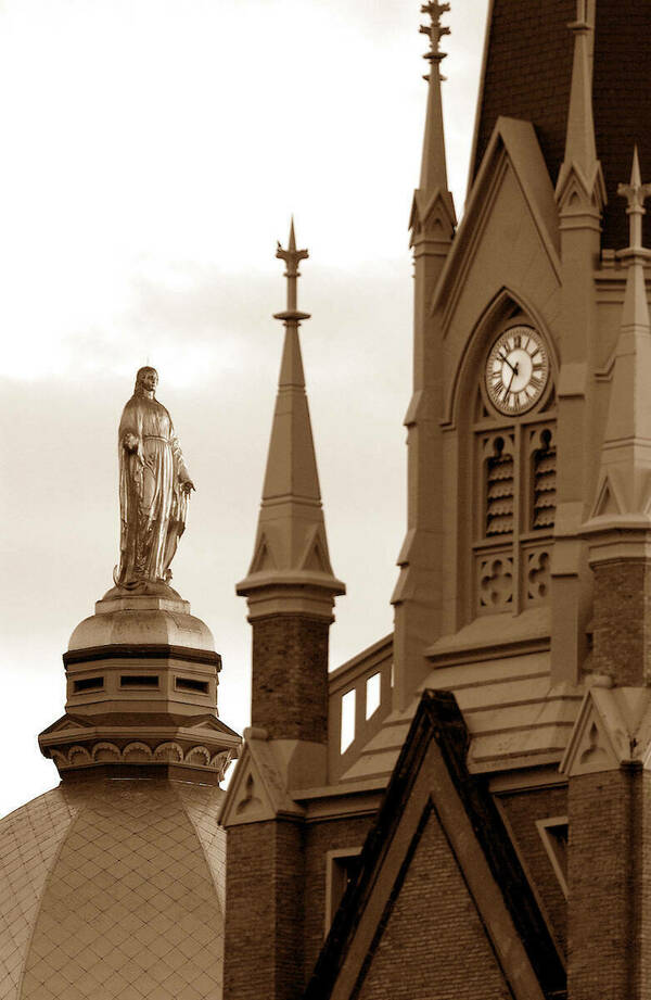 Statue of The Blessed Virgin Mary atop the Main Building and the Basilica of the Sacred Heart, University of Notre Dame